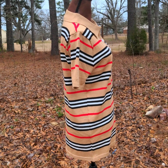 Faux-Burberry Print Tan/Black/Red Open Collar ¼-Button Short Sleeve Sweater No T - Picture 7 of 10